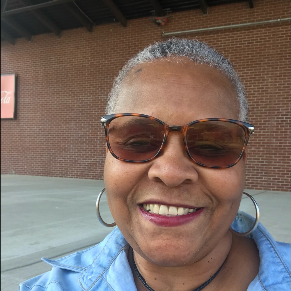 Meet your Posher, Valarie